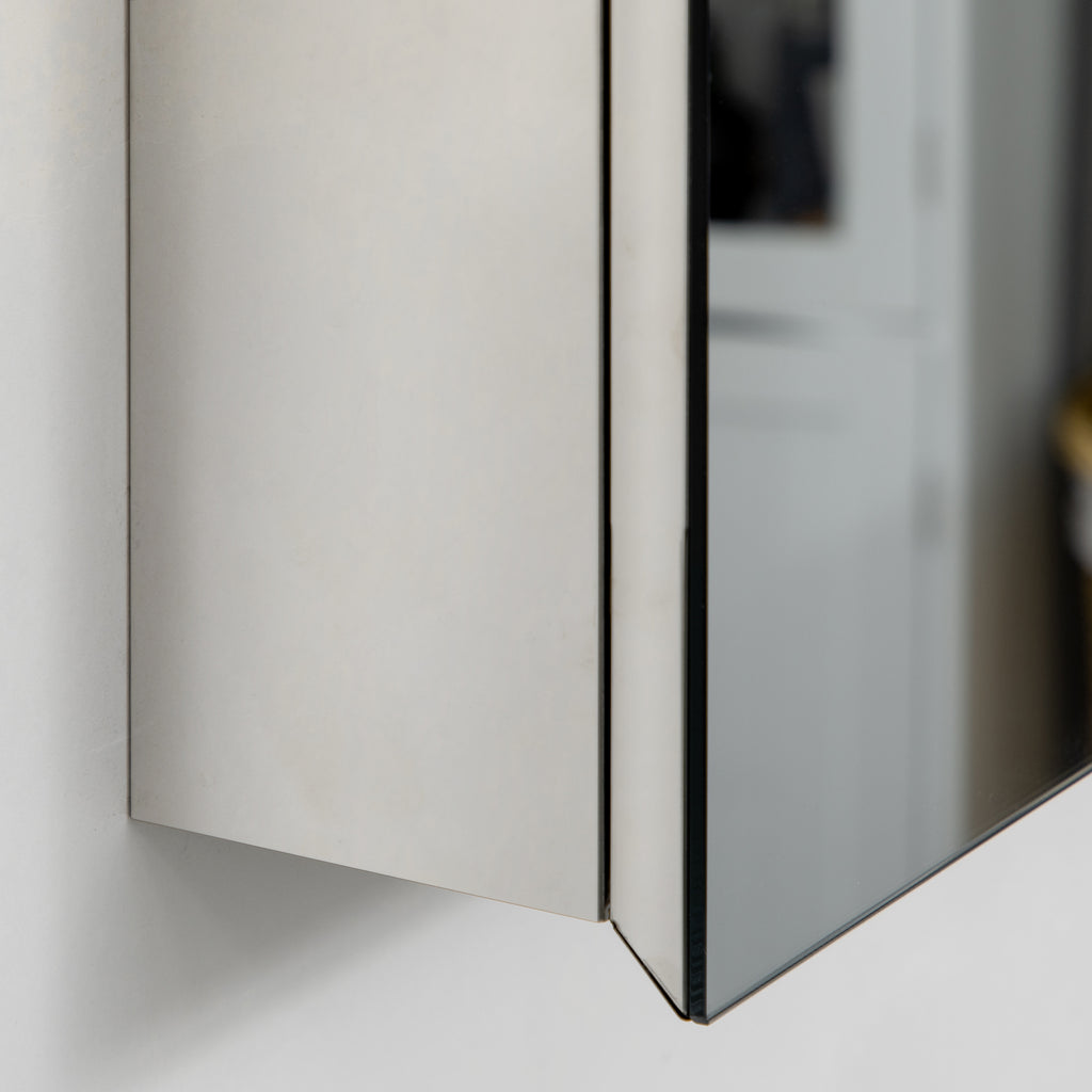 Wall Mounted Bathroom Medicine Cabinet Mirrored Cabinet with Hinged Door 3-Tier Storage Shelves Silver